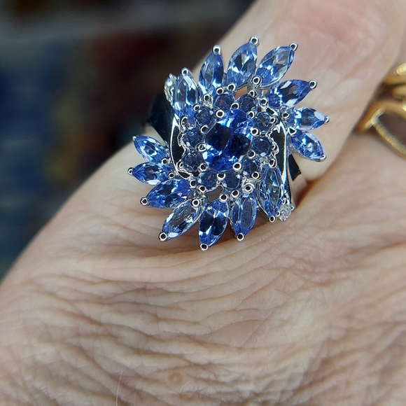 2.02 ctw.TANZANITE AND DIAMOND ring - Picture 1 of 5